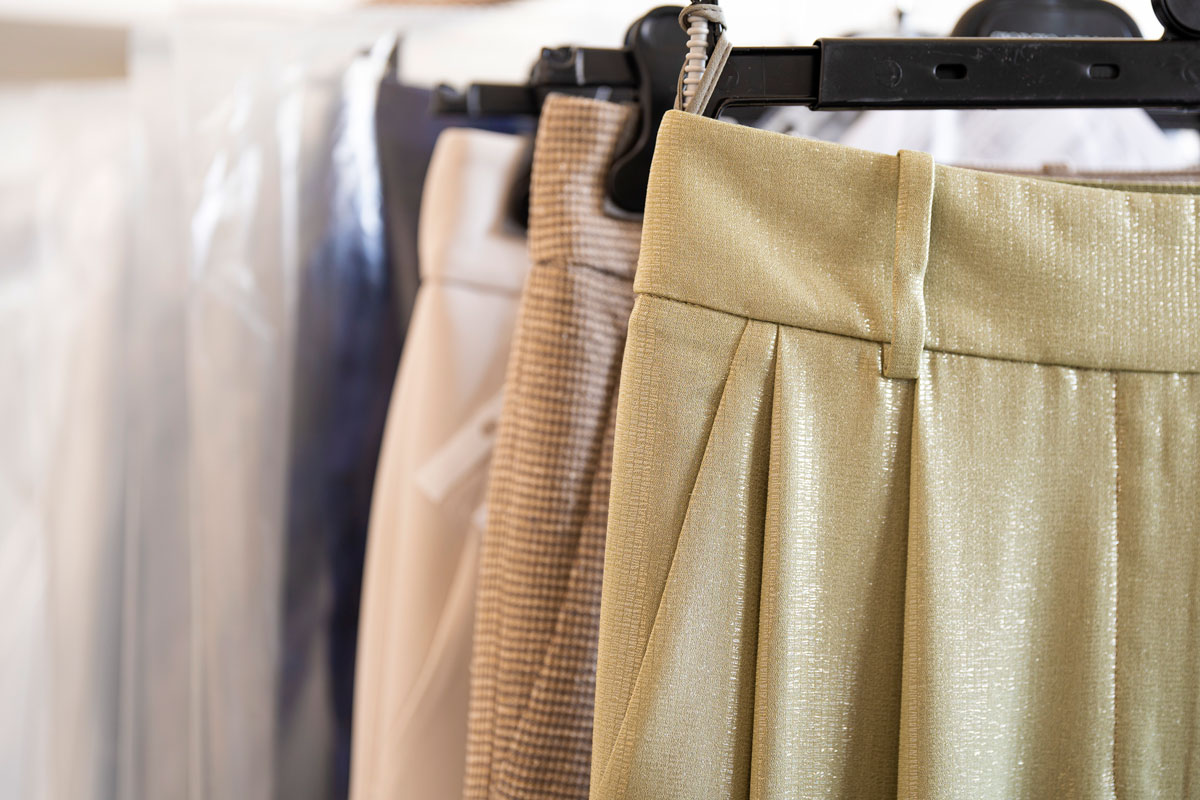 Confezione pantaloni da donna