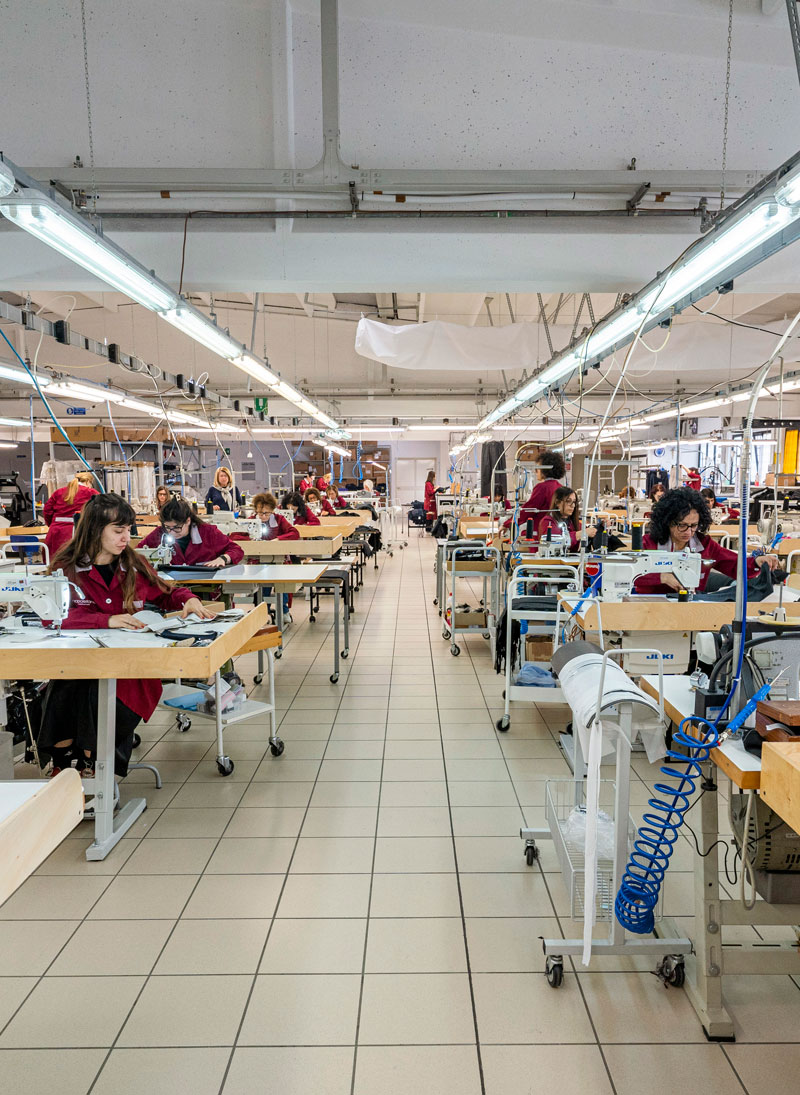 Napoletano confezioni, azienda di confezioni gonne e pantaloni donna a Putignano